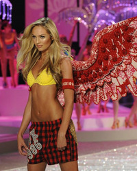 Victoria's Secret Models in Lingerie pics Image 11