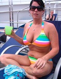 A nude cutie on the Banana Image 2