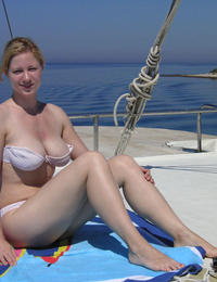 Bikini bitch flashing on the Matira Image 2