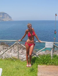 Bikini bitch flashing on the Matira Image 10