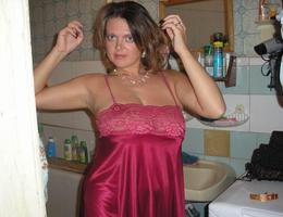 My sexy plump girlfriend likes exposing her fat rabbit and boobs to my new camera. Image 1