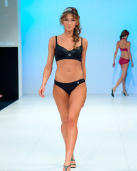 Sexy fashion shows - you won't believe your eyes! shots Image 1