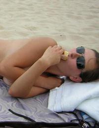 A hot cutie posing at theMassarandupio Image 3