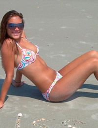 A hot cutie posing at theMassarandupio Image 12