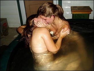 lesbian_girlfriends_000666.jpg